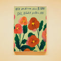 Gerahmtes Print mit roten Blüten und Spruch Wer anderen eine Blume sät, blüht selber auf